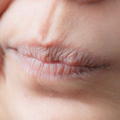 Fading of natural color lips icon